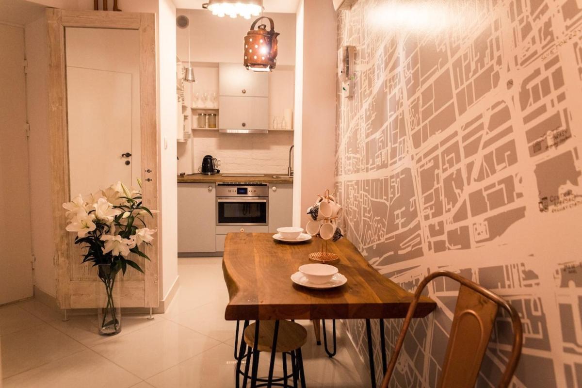 Hello New Life Art Filled Apartament