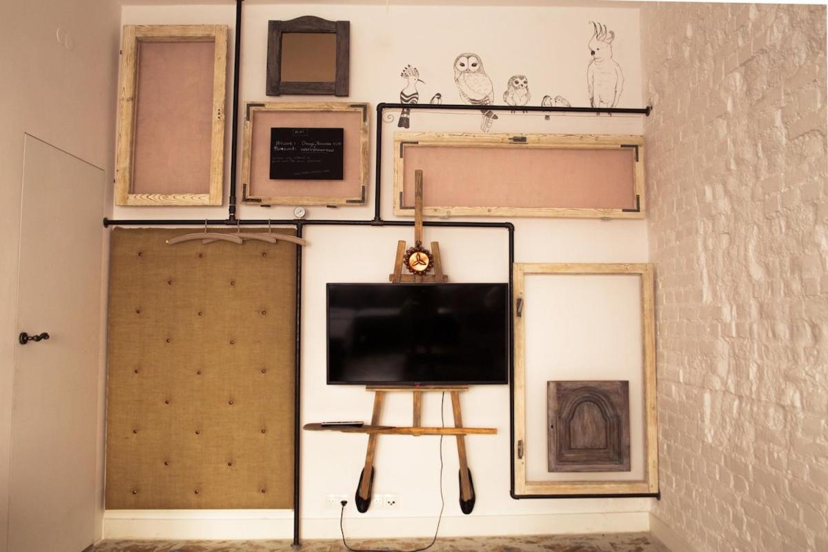 Hello New Life Art Filled Apartament